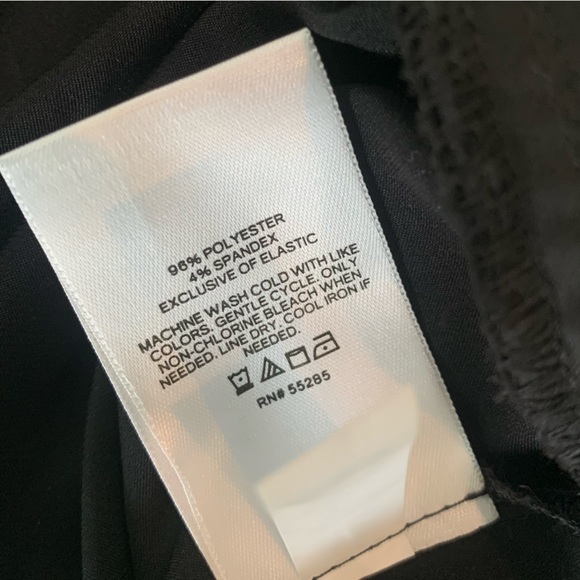 EXPRESS Mock-Neck Satin Top 🖤 - Picture 2 of 6